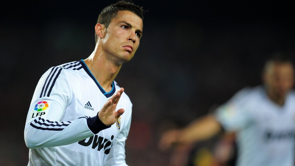 Cristiano Ronaldo, Real Madrid new jersey 2013-2014 wallpaper