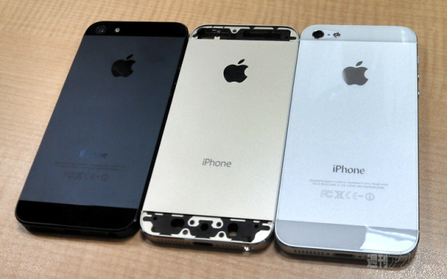 The 3 different colors available for iPhone 5s